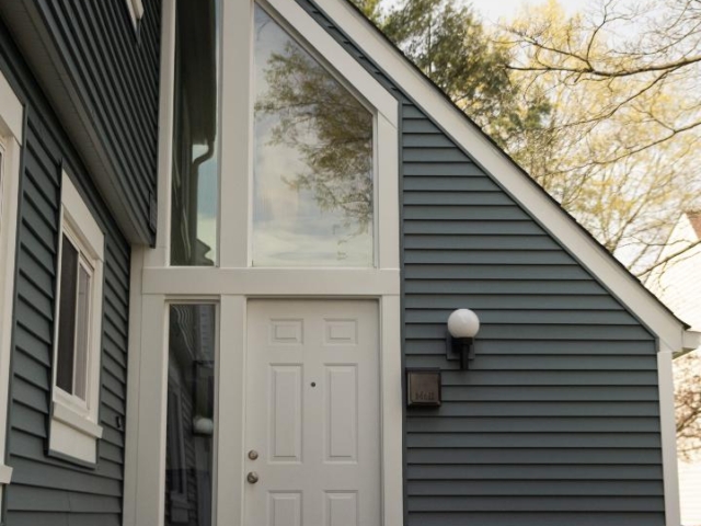 Reston home with blue vinyl installed by Presidential Exteriors