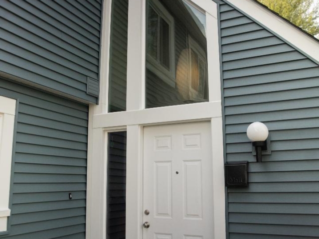 Reston home with blue vinyl installed by Presidential Exteriors